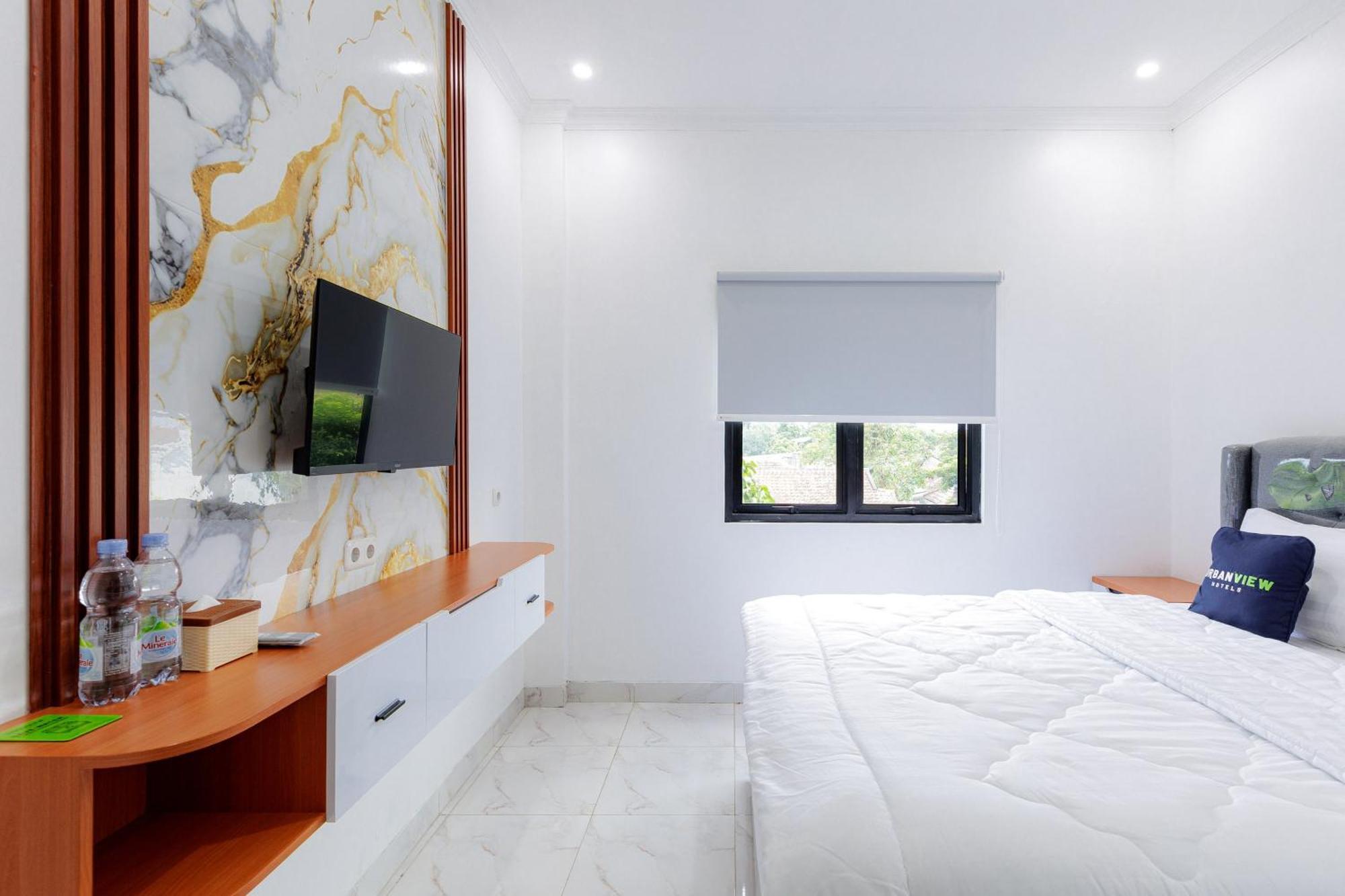 Urbanview Hotel Amira Syariah Bogor Pamoyanan Bagian luar foto
