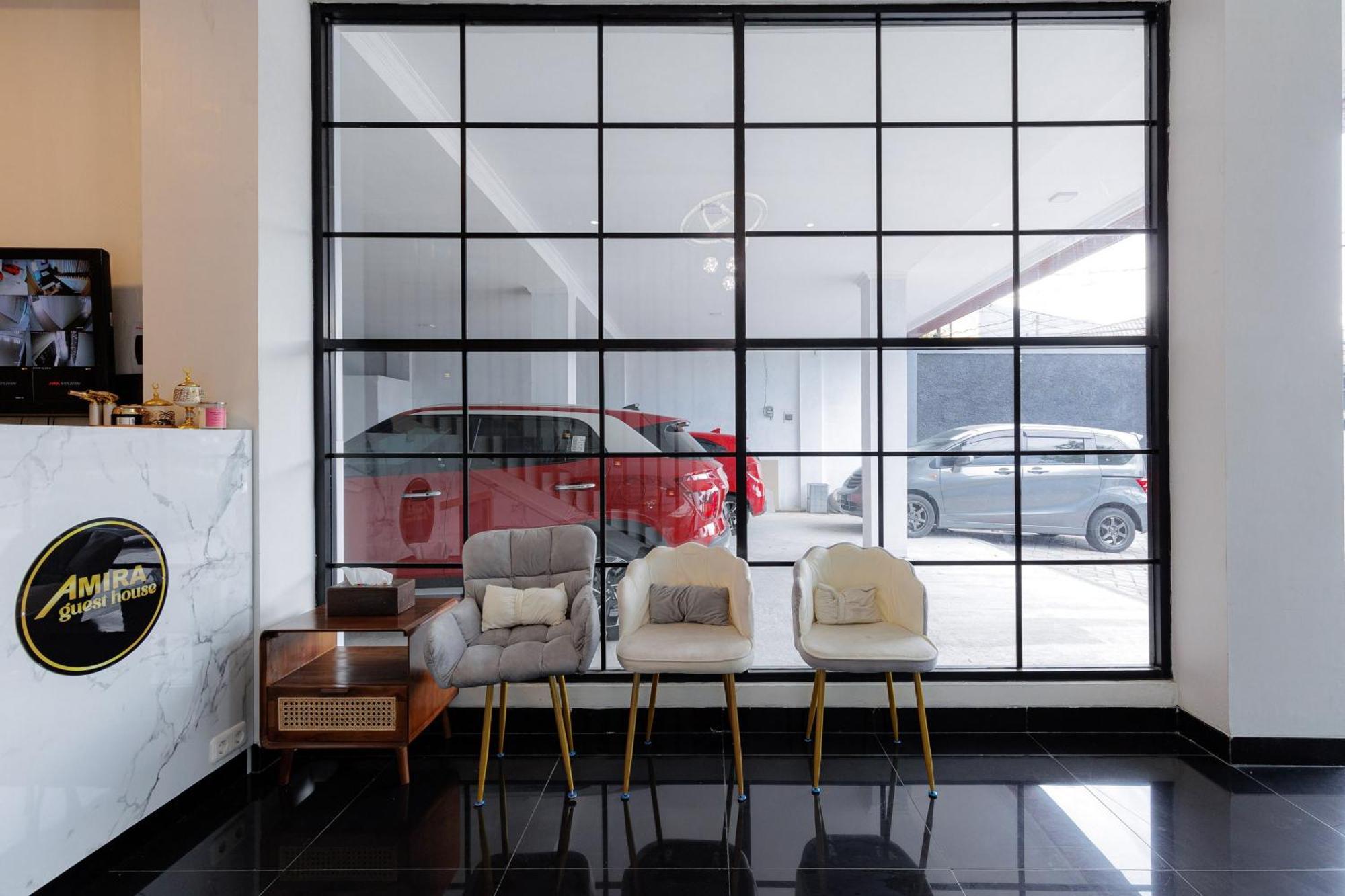 Urbanview Hotel Amira Syariah Bogor Pamoyanan Bagian luar foto