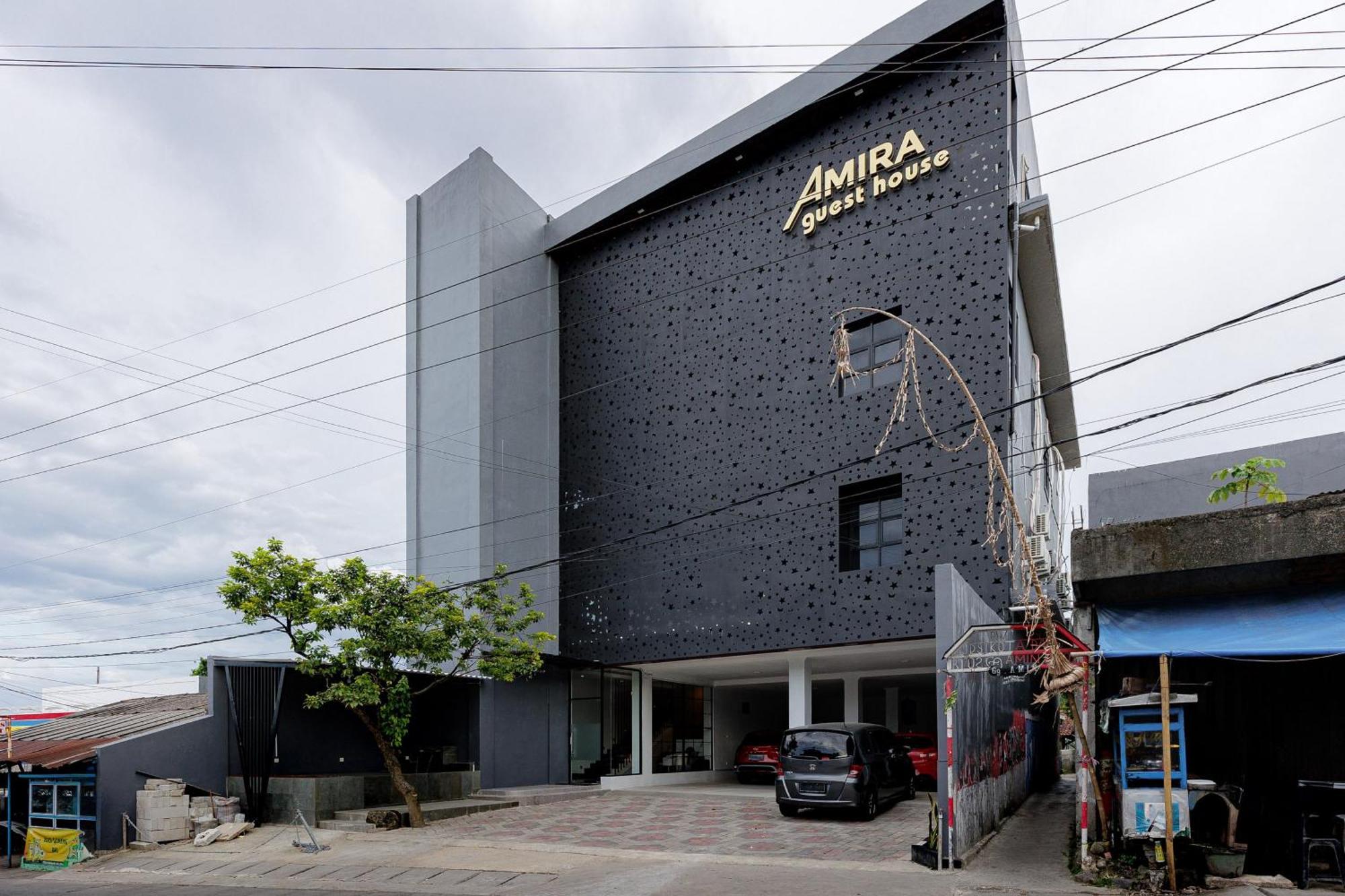 Urbanview Hotel Amira Syariah Bogor Pamoyanan Bagian luar foto