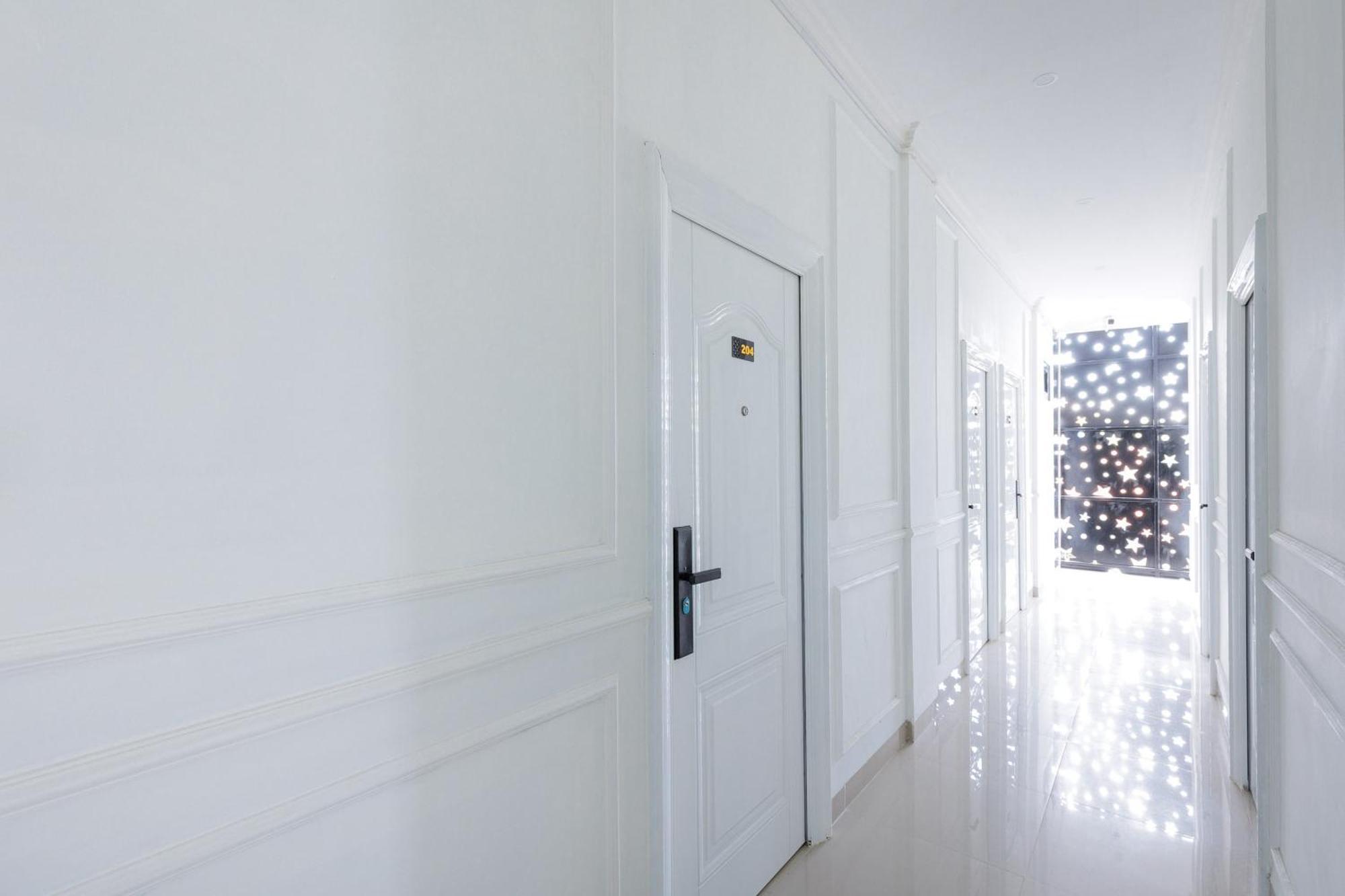 Urbanview Hotel Amira Syariah Bogor Pamoyanan Bagian luar foto